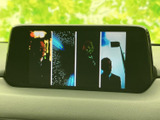 画面には映像コンテンツが表示され、停車中のひとときに映像を楽しめます。大きく表示されたモニターで内容を確認しやすく、休憩時間を過ごす際にも活用いただける装備です。