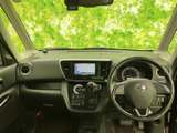 画面で周囲を確認できる装備は、駐車時の安全確認をサポートします。操作や表示を確認しながら活用でき、日々の駐車や車庫入れの際にも頼りになる便利な機能です。