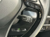 【クルーズコントロール】こちらを操作いただくことで、車は一定速度を維持したまま走行し続けます ブレーキ操作やスイッチを切ることで通常走行に戻ります