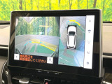 【パノラミックビューモニター】専用のカメラにより、上から見下ろしたような視点で360度クルマの周囲を確認することができます☆死角部分も確認しやすく、狭い場所での切り返しや駐車もスムーズに行えます。
