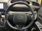 インテリアに合わせたデザインのステアリングは、運転される方のことも考え、運転しやすい形状、大きさです。是非一度、実際に触ってお確かめください。