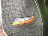 【BOSEサウンドシステム】メーカーオプションの高品位サウンドシステムを搭載。専用のチューニングが施された大小様々なスピーカーから良質なサウンドが奏でられ、臨場感あふれる音響空間を演出します。