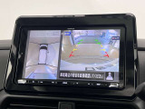 上から見下ろしているかのような映像のアラウンドビューモニターや、車の後方を確認できるバックカメラ付きで安心です。
