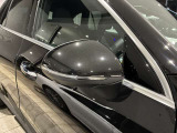 納車前整備は、メルセデスベンツ国際認定メカニックによる最新の検査ライン等の施設が充実した当社工場で入念に行います。メルセデス・ベンツの定める厳しい基準をクリアしたお車のみをご案内させて頂きます。