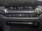 四季を通じて車内を快適に保つオートエアコンを装備しています。又、冬場の朝一のスタート時には大変嬉しいシートヒーターを運転席&助手席に装着、ヒーターが効き始めるまでの冷間時でも快適にスタート出来ます。