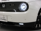 LEDヘッドライトとLEDフォグランプで、夜間の走行も明るい♪