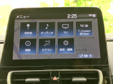 目的地やオーディオ、テレビなどの項目が画面にまとまり、使いたい機能を選びやすい構成です。エアコンや設定も同じ画面から確認でき、日常の操作をスムーズに行えます。