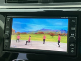 停車中にテレビ番組を視聴でき、待ち時間や休憩中の過ごし方が広がります。画面表示も見やすく、車内でくつろぐひとときに活用いただける装備です。