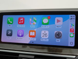【アップルカープレイ】iPhoneがBMW車両とワイヤレスで接続されます。Apple CarPlayでは、オーディオストリーミングやメッセージングアプリがディスプレイに表示されます。