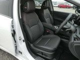 高級感のある上質なシートです。前席にはシートヒーターが付いています。また運転席はパワーシートになります。