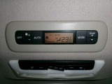 後席オートエアコン装備♪気温によって温度設定を変えられますので、後部座席に乗っている方も快適に過ごせます♪