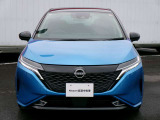 衝突軽減ブレーキ、車線逸脱警報、フロント&バックソナー、踏み間違い防止アシスト。安全装備充実。