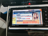 テレビ番組を画面に表示でき、停車中の待ち時間にも映像を視聴できます。画面いっぱいに内容が表示されるため、停車中にひと息つく時間や休憩時にも活用しやすい装備です。