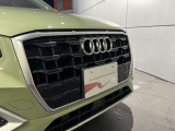 ●一目でAudiとわかる特徴的なシングルフレームグリル・LEDランプ。精悍なフロントマスクからAudiのスマートで上品なブランドを連想させてくれます。女性にも大変ご好評頂いております。