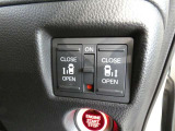 【電動スライドドアボタン】 車内からも開閉可能なスライドドアスイッチが付いています☆ (^_-)-☆ お荷物を抱えてドアが開けられないなんて事もありますよね!そんなお連れ様にも喜ばれる♪親切な機能です