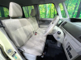 運転席シート廻りは使用感も少なく、良好な状態となっています。前オーナー様が丁寧に使っていたことがよくわかりますね。