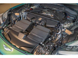 心臓部には出力4.0リッターのV8ツインターボチャージV8エンジンが脈動し、アストンマーティンの五感を揺さぶるエギゾーストサウンドをお楽しみください。
