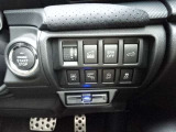 【車屋】として、長く車業界に従事した経験豊富なスタッフが多数在籍しております。