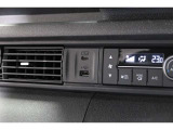 スマートフォンなどの音楽再生が可能なUSB接続ジャック装備車両です♪♪♪