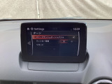 レバーを車線変更の位置に操作し、すぐに手を離すと方向指示灯が3回点滅します