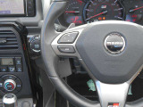 ステアリングには様々なスイッチが付いておりますので運転しながらの操作も楽ちんです♪
