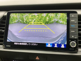 後方の映像とガイドラインを画面で確認でき、駐車時の周囲確認をサポートします。車庫入れや後退の際、目視確認と合わせて活用できる便利な装備です。