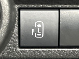 【パワースライドドア】スマートキーや運転席のスイッチでスライドドアの開閉が可能♪電動だから力を入れてドアを開ける必要が無く、小さいお子様でも、重い荷物を持っている時もラクに開け閉めできます♪