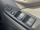 全席パワーウィンドウとなっています。運転席はオートになっているのでワンタッチ開閉することが出来ます。