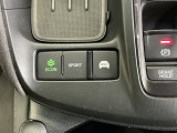 【eコンスイッチ】低燃費運転をサポートするECONモード。スイッチをONすると、エンジンやトランスミッション、A/Cなどを協調制御し、燃費の向上に貢献。エコドライブの効果を高めます。