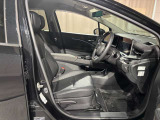 運転席も広々でゆったりとした気分で運転できます☆