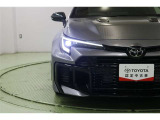 先進性と機能性が宿る、シャープなヘッドライトは1灯の光源でロービームとハイビームの切替えが行えるBi-Beam LEDを採用。オートライトも搭載しているので、面倒なライトの切替えは不要です。