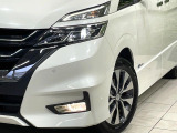 【LEDヘッドライト】悪天候や夜間走行時も良好な視界を確保し安心して運転できる高輝度LEDヘッドライトを装備!点灯速度が早く、消費電力も抑えられています。