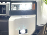 【LEDヘッドライト】悪天候や夜間走行時も良好な視界を確保し安心して運転できる高輝度LEDヘッドライトを装備!点灯速度が早く、消費電力も抑えられています。