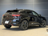 立体的なリアデザインと大径アルミホイールが、スポーティーさと高級感を演出する、DS4ならではの洗練されたデザインです。
