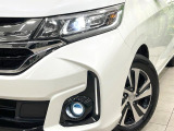 【LEDヘッドライト】悪天候や夜間走行時も良好な視界を確保し安心して運転できる高輝度LEDヘッドライトを装備!点灯速度が早く、消費電力も抑えられています。