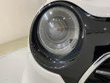 LEDヘッドライトは、点灯の瞬間から最大光量を発揮し、突然暗くなるトンネルなどでの安定感を高めます。