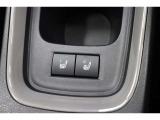 シートヒーターは、エアコンで車内を温めるよりも早くシートが温まるので、寒い季節も快適になります。