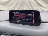 ハンドル操作をアシストすることにより車線からの逸脱回避を支援します。
