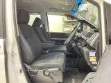 体を包み込む形のシートなので、長時間運転しても疲れません。