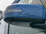 ドアミラ-にウィンカ-ランプ付きで車外からの視認性に優れています♪