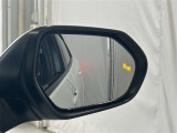 後続車が接近するのを知らせてくれるBSM(ブラインドスポットモニター)。接近するとドアミラー部の警告灯が光ってくれるので、万が一の追突も防げそうですね♪上級装備です。