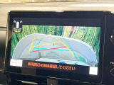 【バックカメラ】駐車時に後方がリアルタイム映像で確認できます。大型商業施設や立体駐車場での駐車時や、夜間のバック時に大活躍!運転スキルに関わらず、今や必須となった装備のひとつです!