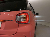 LEDテールライトです。省電力、高輝度のLEDは明るく照らすので夜間運転時の視認性を高めます。スタイリッシュな見た目で細かいところもこだわりたいあなたに!