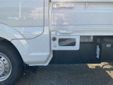 左側の荷台ステップです