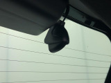 後方用のカメラも備えてあるので『あおり運転』にも対応ができて安心です。ドライブレコーダーは必需品ですね。使うことの無い事が良いのですが・・・(※新品SDカードサービス)