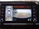 バックモニターと一緒にパノラミックビューモニター搭載!後方だけでなく、車を真上から見るように周囲の安全確認をサポートします