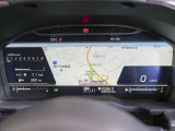 一見するとシンプルでモノクロに見えますが、高い品質と精緻な作りでドライバーを魅了して止まないメータパネルです。