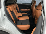 セカンドシートです!!ベンチシートになってますので、お二人の乗車ですとゆったり座って頂けますよ!!