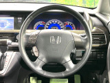 【純正革巻きステアリング】上質な革を使用することで、手にしっかり馴染みとても運転しやすいハンドルです♪