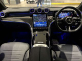 全国の正規ディーラーで保証を受けることができる、走行距離無制限の安心のメーカー保証付き車両でございます。